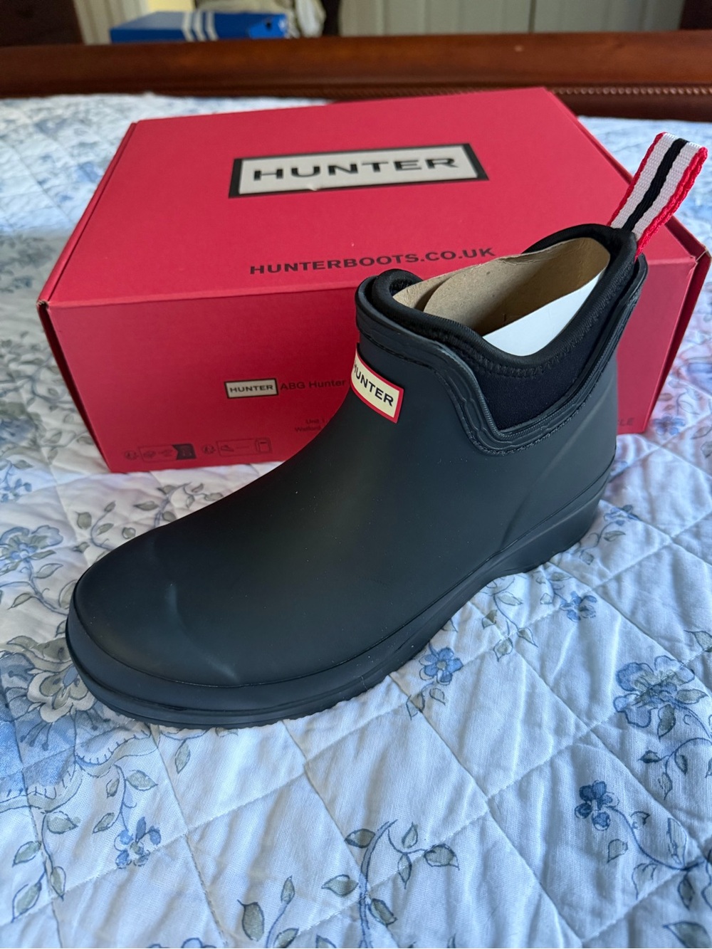 Hunter Black Short Women's Waterproof Ankle Boot with Heel Pull size 7 new
